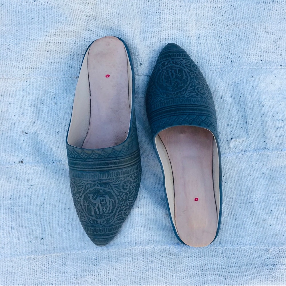 Blue camel mules